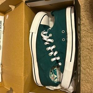 Women’s size 9 Converse